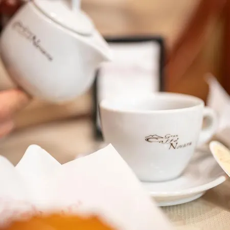 Il Divino Oda ve Kahvaltı Napoli